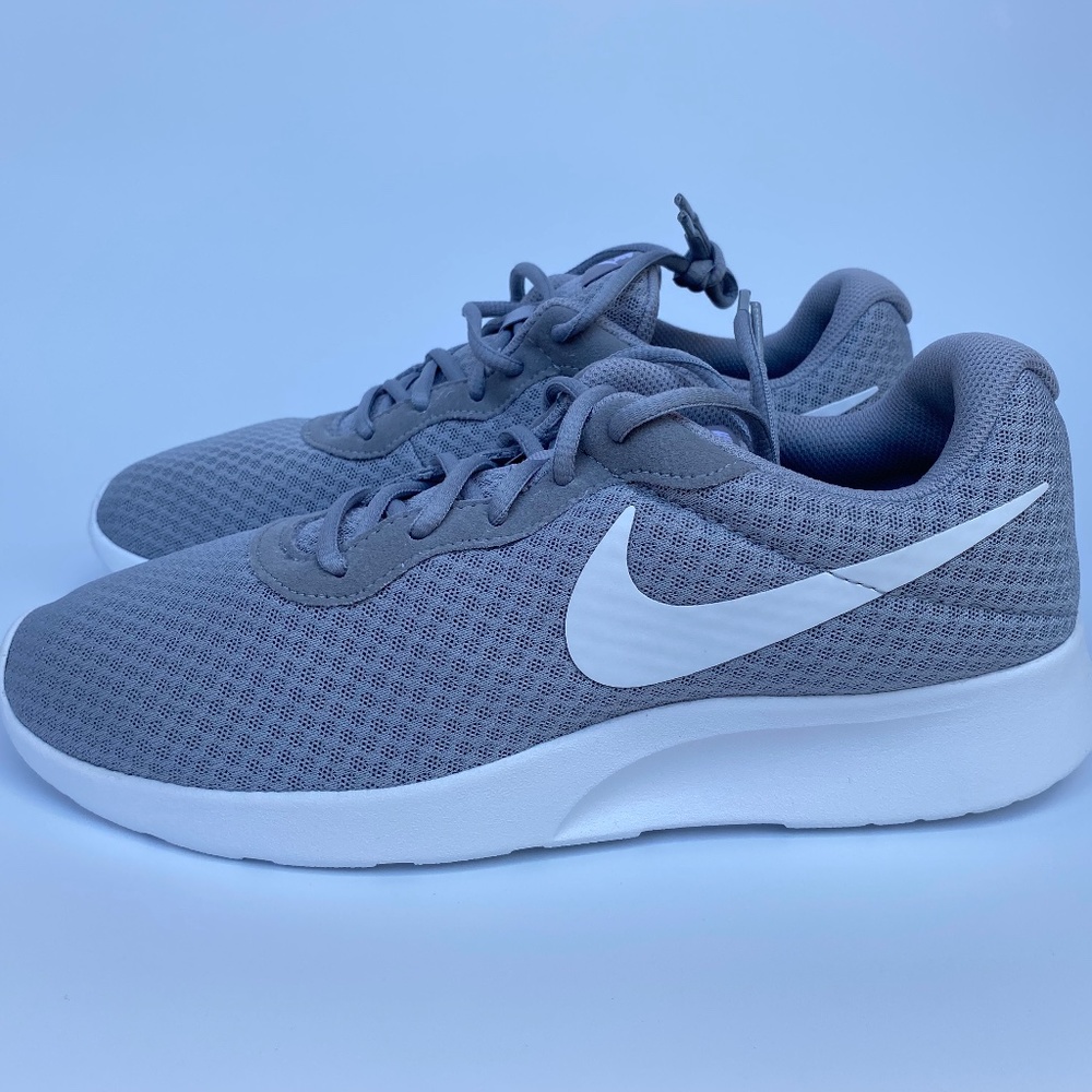 Nike Tanjun Men's Shoe Size 10 Style 812654-010 Wolf Grey/White